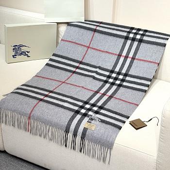 BURBERRY | Shawl features embroidered equestrian motifs 03