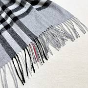 BURBERRY | Shawl features embroidered equestrian motifs 03 - 2