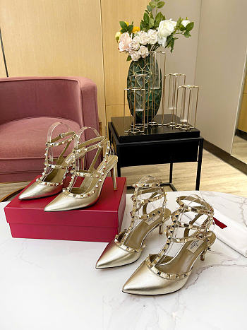 Valentino Garavani Rockstud 02