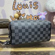 LOUIS VUITTON | Locker Dopp Kit canvas Monogram Eclipse 03 - 4