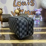 LOUIS VUITTON | Locker Dopp Kit canvas Monogram Eclipse 03 - 3