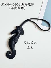 HM-020 Small Seahorse Pendant - 2