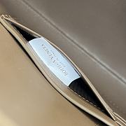 BOTTEGA VENETA | Andiamo Long Clutch In Beige - 6