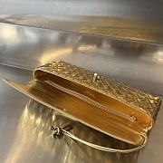 BOTTEGA VENETA | Andiamo Clutch Top handle clutch in Intrecciato laminated leather gold - 6