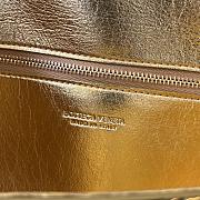 BOTTEGA VENETA | Andiamo Clutch Top handle clutch in Intrecciato laminated leather gold - 3