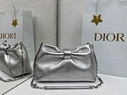 Jonathan Anderson Dior Bow Bag In Silver Size 26 - 4