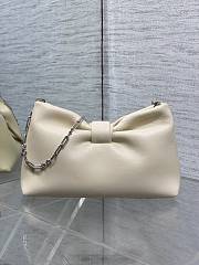 Jonathan Anderson Dior Bow Bag In White Size 26 - 2