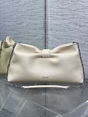 Jonathan Anderson Dior Bow Bag In White Size 30 - 1