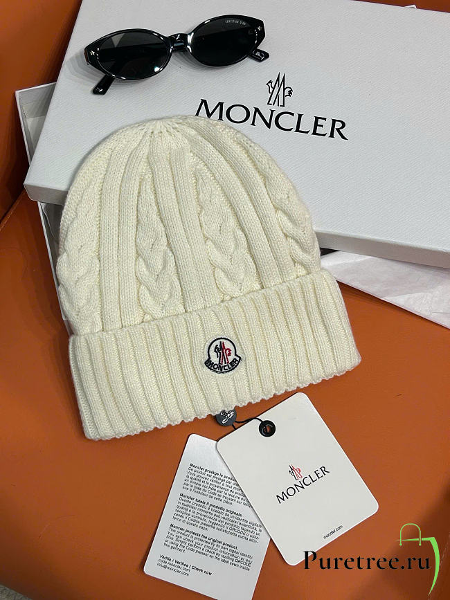 Moncler Hat In White Color - 1