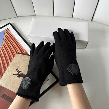 Moncler Gloves In Black