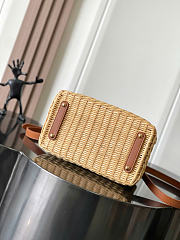 LOUIS VUITTON | Capucines BB bag in Color Tan Brown  - 4