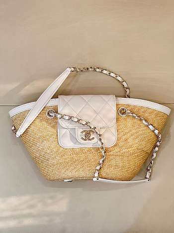 CHANEL | Medium shopping bag Braided straw Beige & White