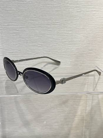 CHANEL | Style oval metal frame sunglasses CH5278
