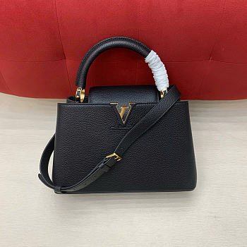 LOUIS VUITTON | Capucines MM Taurillon leather black