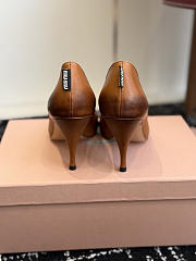 MIUMIU | Waxed Calfskin Pointy Toe Pump Caramel Brown - 6