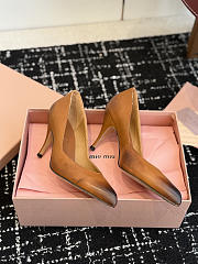 MIUMIU | Waxed Calfskin Pointy Toe Pump Caramel Brown - 3