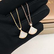 Bvlgari gold and white mother-of-pearl fan necklace - 3