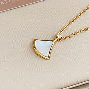 Bvlgari gold and white mother-of-pearl fan necklace - 2
