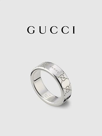 Gucci Signature series GG wide ring