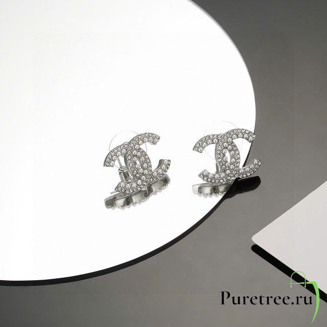 Chanel Classic CC Pearl Stud Earrings - 1