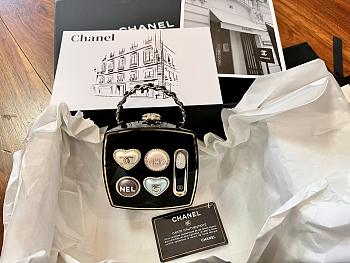 CHANEL | Fall-Winter 2025/26 Pre-Collection Makeup Palette Minaudiere