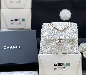CHANEL | Timeless/Classique Chain glitter backpack white