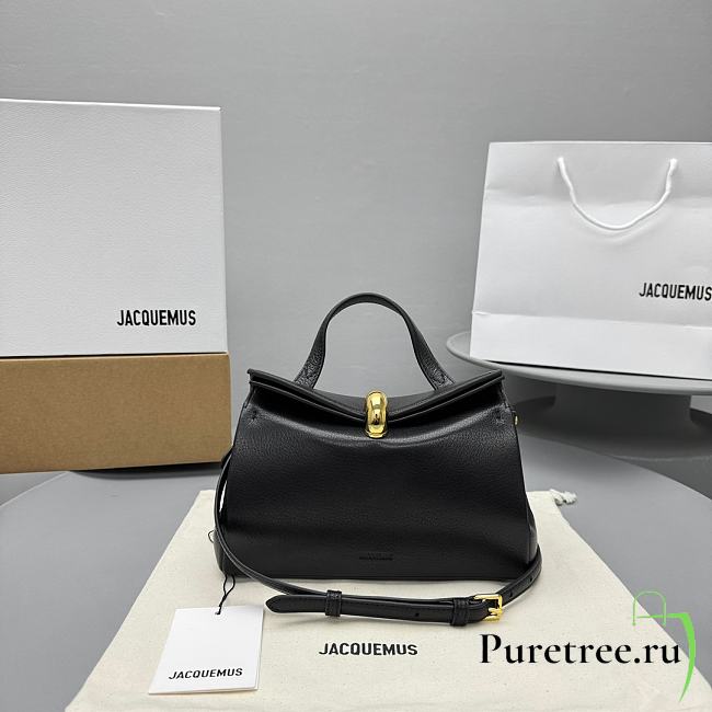 Jacquemus Valérie Small folded bag 01 - 1
