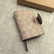 Coach Medium Corner Zip Wallet 04 - 3