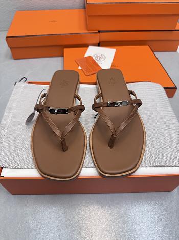 HERMES | Kelly buckle flip-flops brown