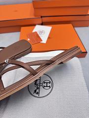 HERMES | Kelly buckle flip-flops brown - 2