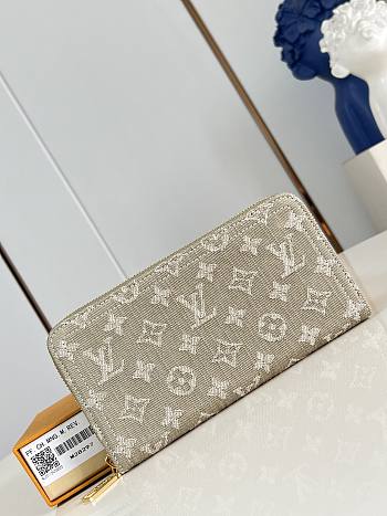 LOUIS VUITTON | Zippy Wallet Khaki Denim