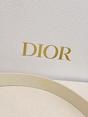 DIOR | Médaillon Belt 25mm Gold Buckle White Smooth Calfskin - 3