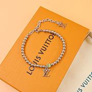 LOUIS VUITTON | Silver small bead letter pendant bracelet - 1