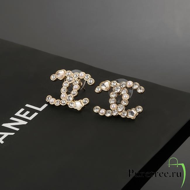 Chanel new star-themed earrings - 1