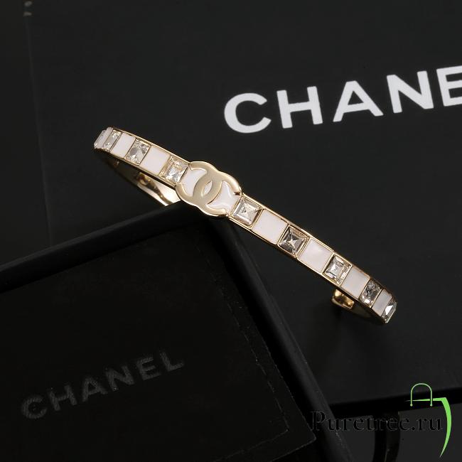 Chanel bracelet features a dripping square diamond - 1