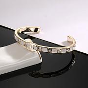 Chanel bracelet features a dripping square diamond - 5