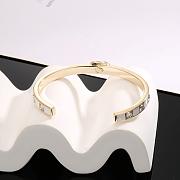 Chanel bracelet features a dripping square diamond - 3