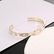 Chanel bracelet features a dripping square diamond - 2