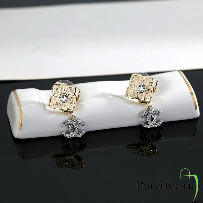 Chanel stud earrings flatter the face shape - 1