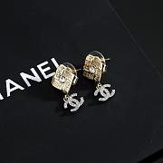 Chanel stud earrings flatter the face shape - 4