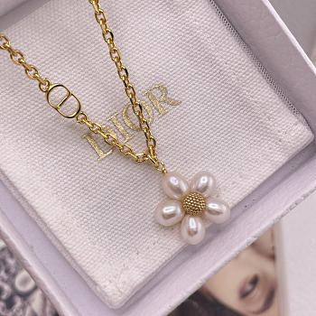 DIOR | D Natural Pearl Flower Necklace