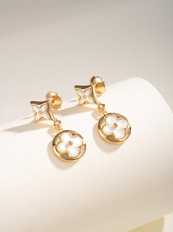 LOUIS VUITTON | Mother-of-Pearl Stud Earrings