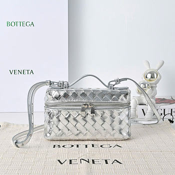 BOTTEGA VENETA | Bang Bang Metallic Leather Vanity bag silver