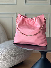 CHANEL | 22 Medium Handbag Pink Calfskin & Gold Metal  - 2