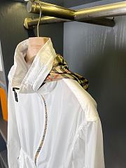 BURBERRY | Short Nylon Blackpool Parka White - 4