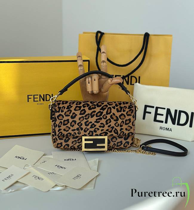 FENDI | Baguette Printed cavallino calfskin bag brown size 19cm - 1