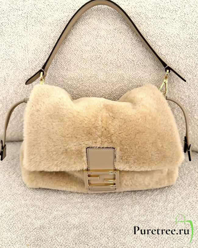 FENDI | Mamma Baguette Medium Beige shearling bag - 1