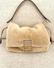 FENDI | Mamma Baguette Medium Beige shearling bag - 1