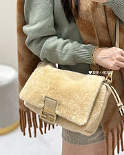 FENDI | Mamma Baguette Medium Beige shearling bag - 3