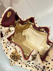 CHANEL | 25 Métiers d'Art 2026 Mini Bag Light Beige & Black - 5